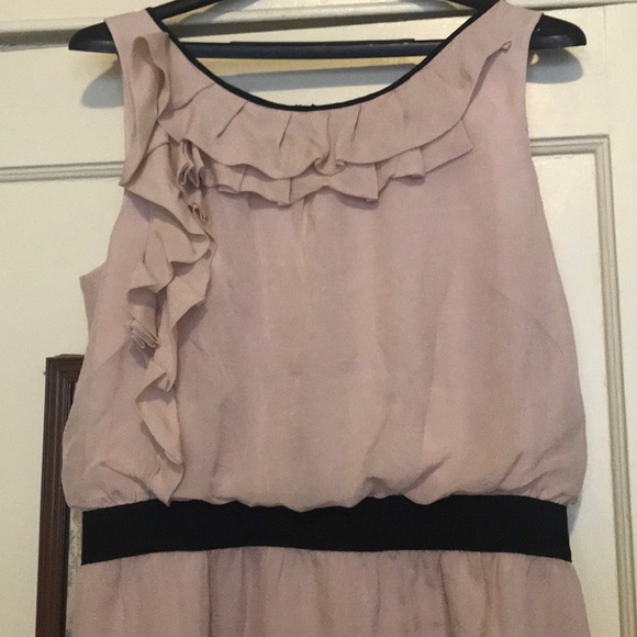 Pink and black ruffle LOFT dress - Picture 2 of 3